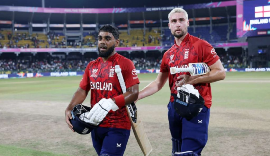 इङ्ल्यान्डको रोमाञ्चक जितले न्युजिल्यान्डको सेमिफाइनल सपना तनावमा, पाकिस्तानलाई नयाँ आशा